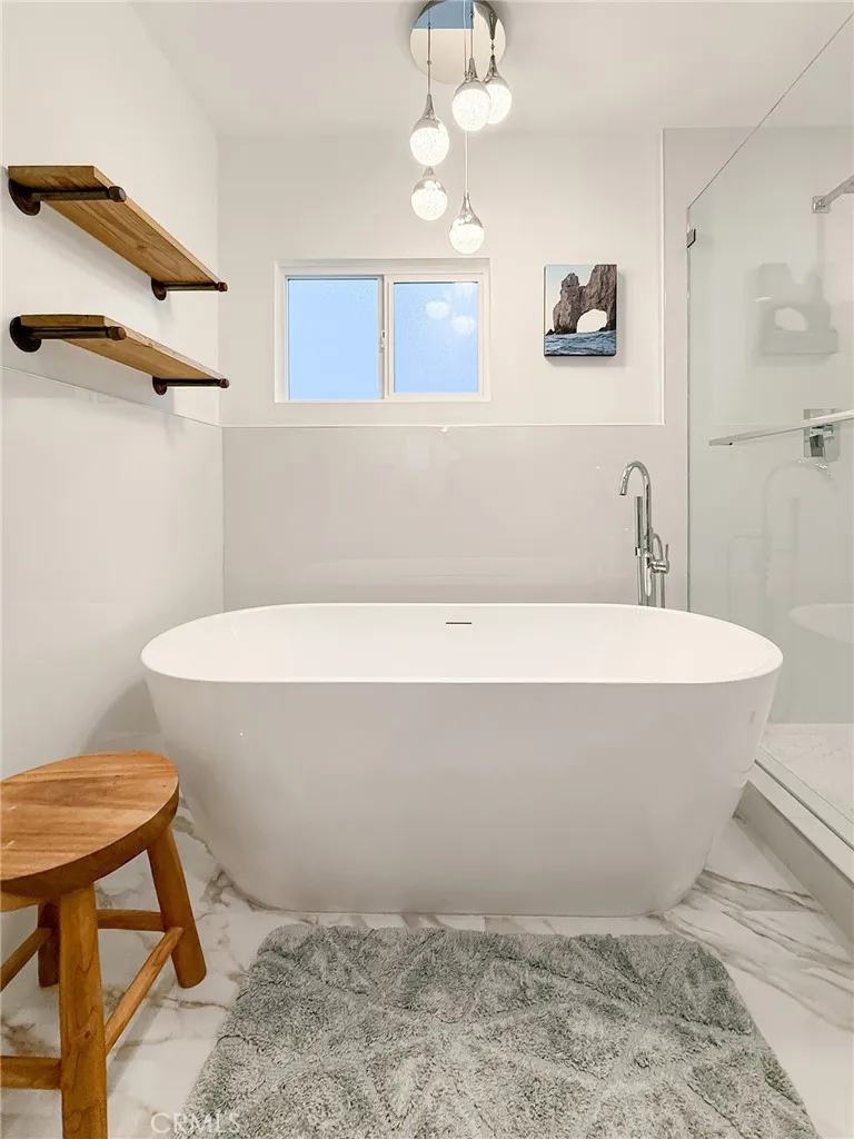15722 Magnolia Encino, CA 91436