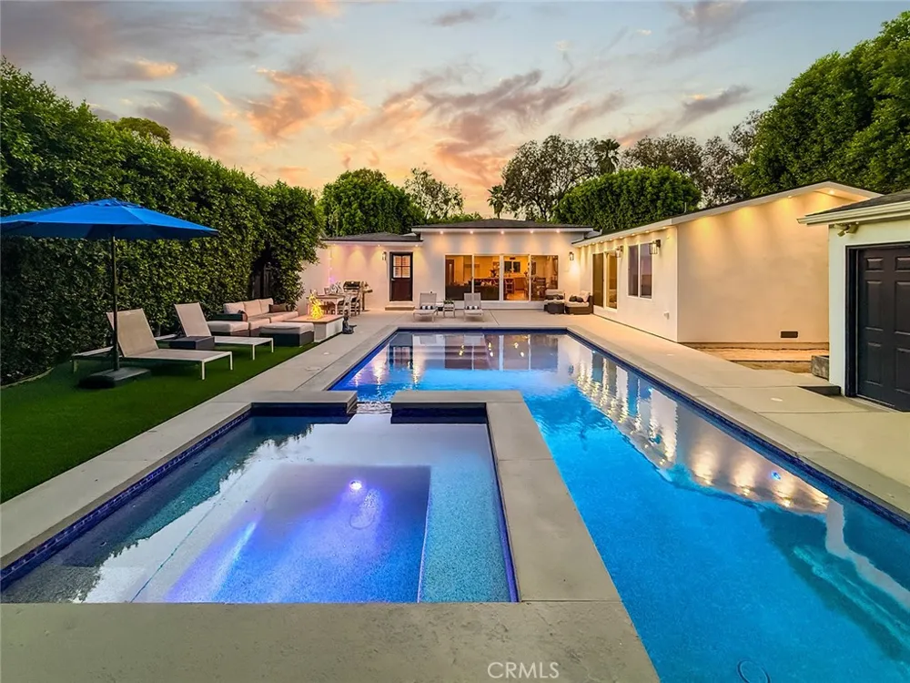 15722 Magnolia Encino, CA 91436