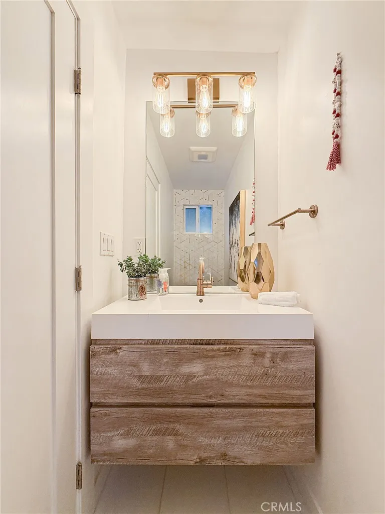 15722 Magnolia Encino, CA 91436