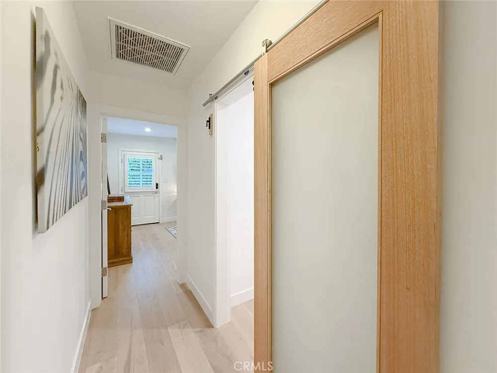 15722 Magnolia Encino, CA 91436