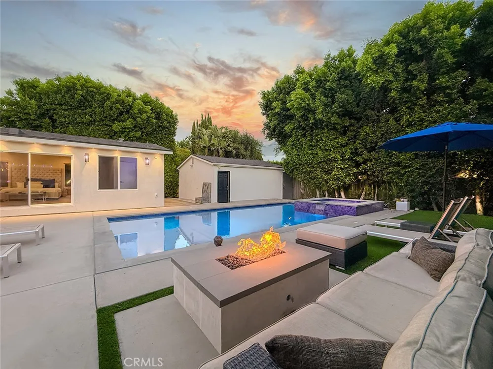 15722 Magnolia Encino, CA 91436