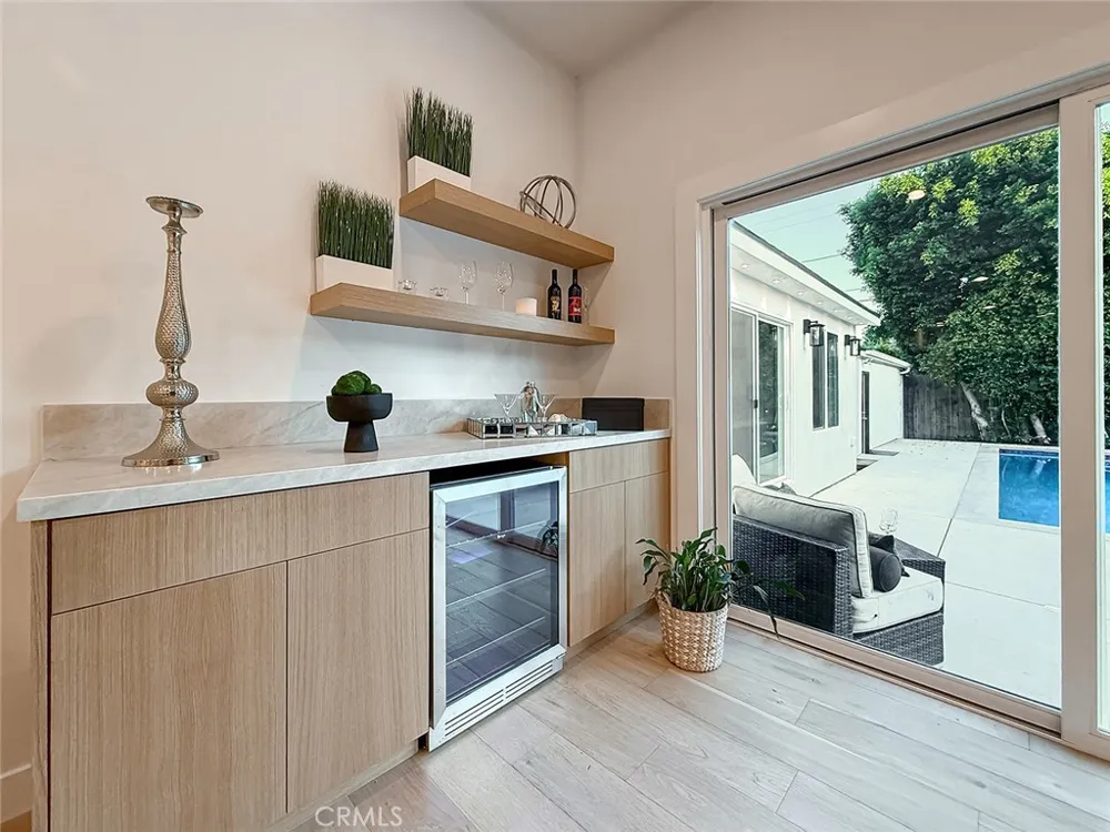 15722 Magnolia Encino, CA 91436