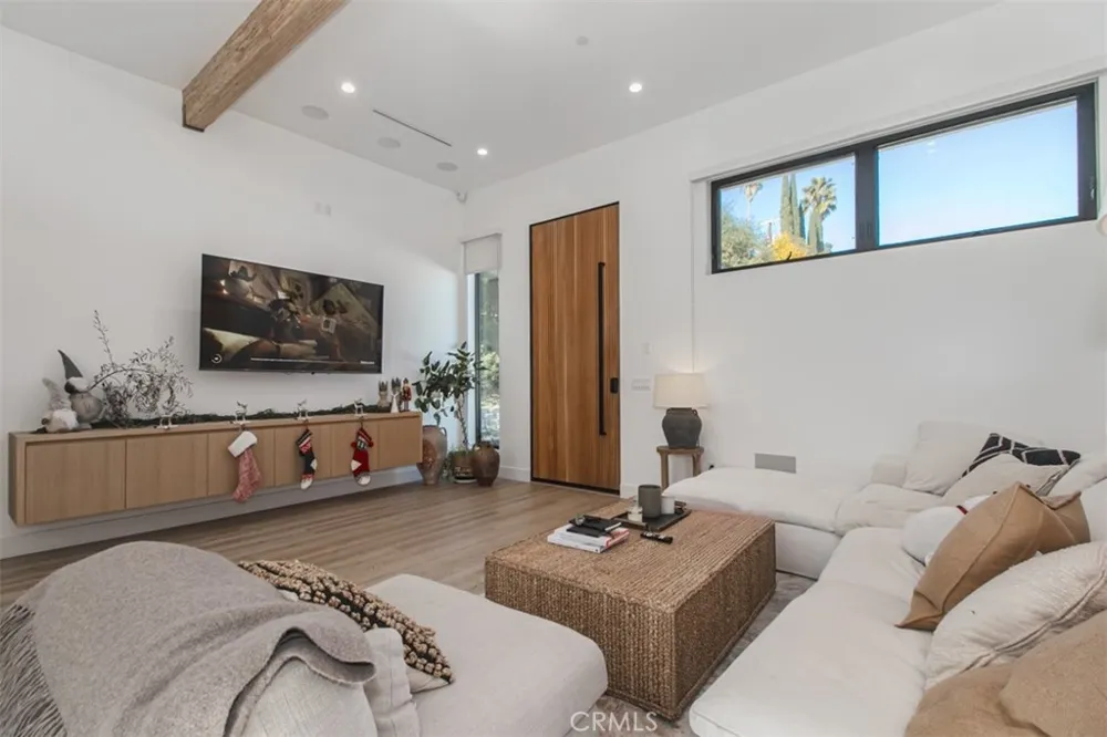 4622 Caritina Tarzana, CA 91356