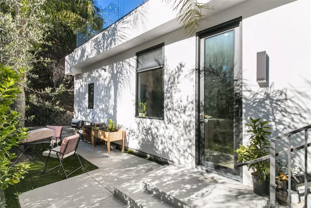 4622 Caritina Tarzana, CA 91356