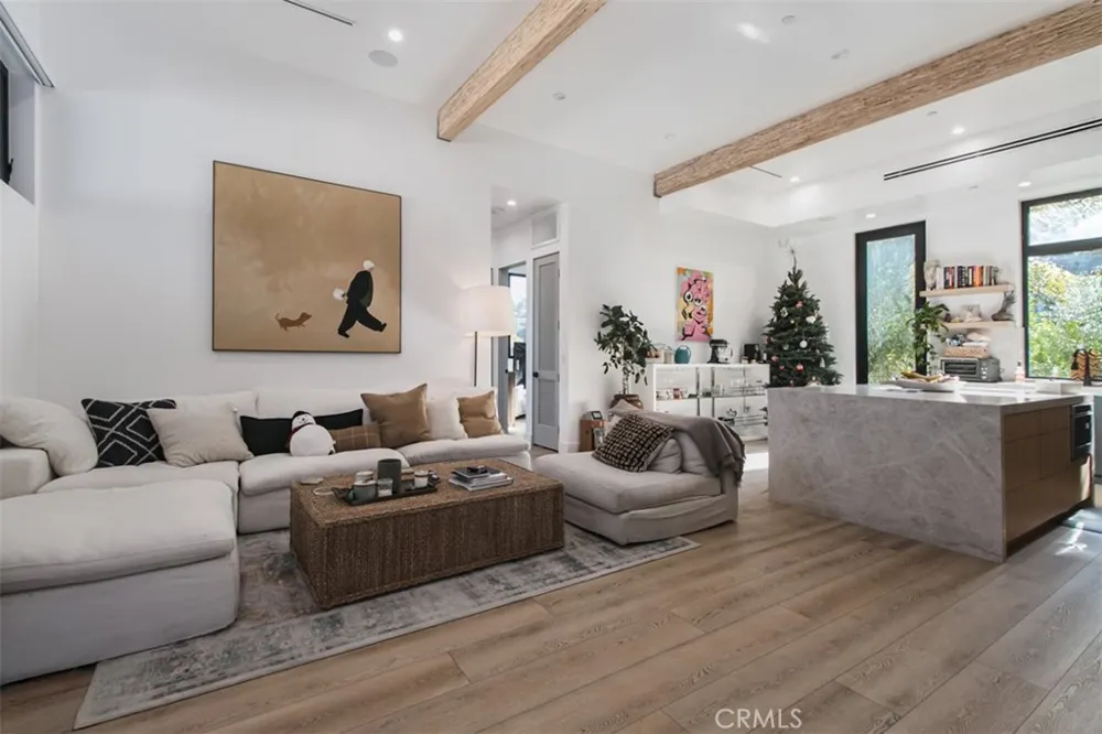 4622 Caritina Tarzana, CA 91356