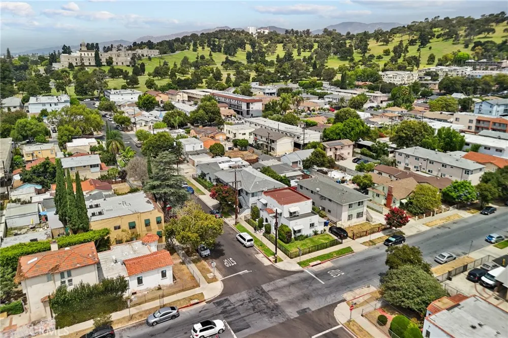 3151 W Avenue 32 Los Angeles, CA 90065