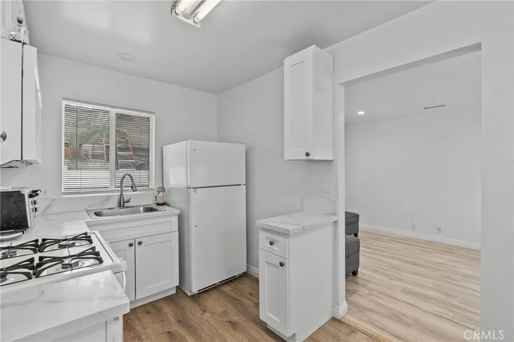 6910 Alabama Canoga Park, CA 91303