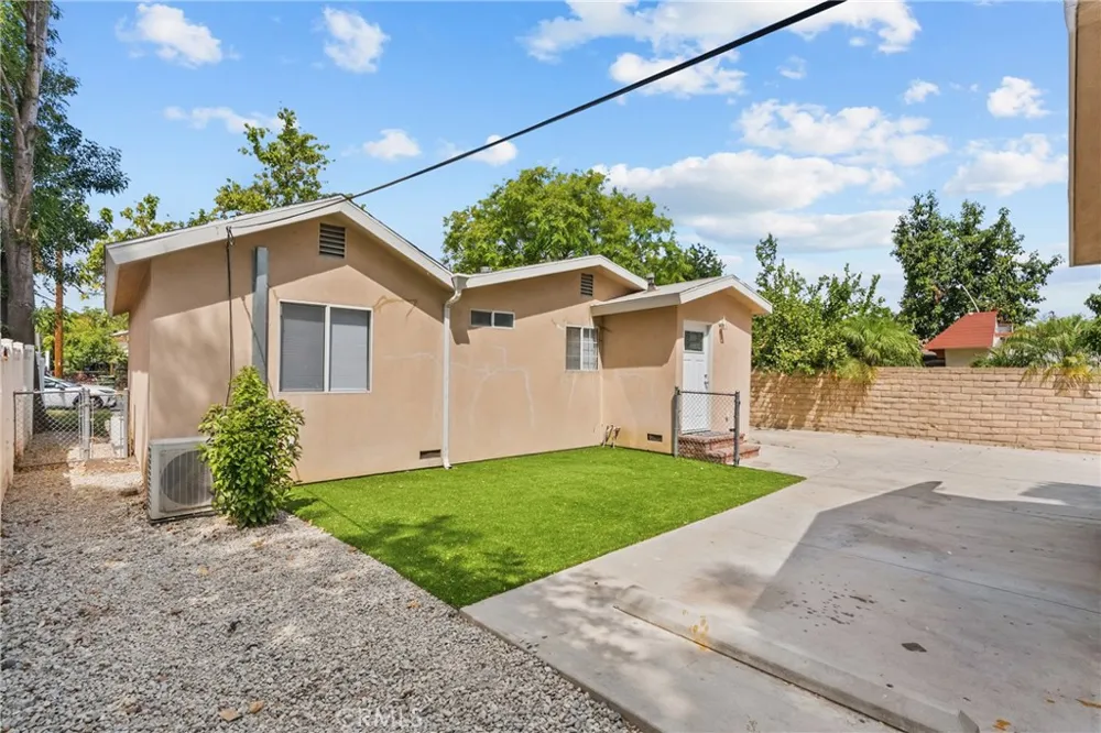 6910 Alabama Canoga Park, CA 91303