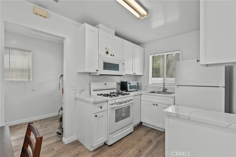 6910 Alabama Canoga Park, CA 91303