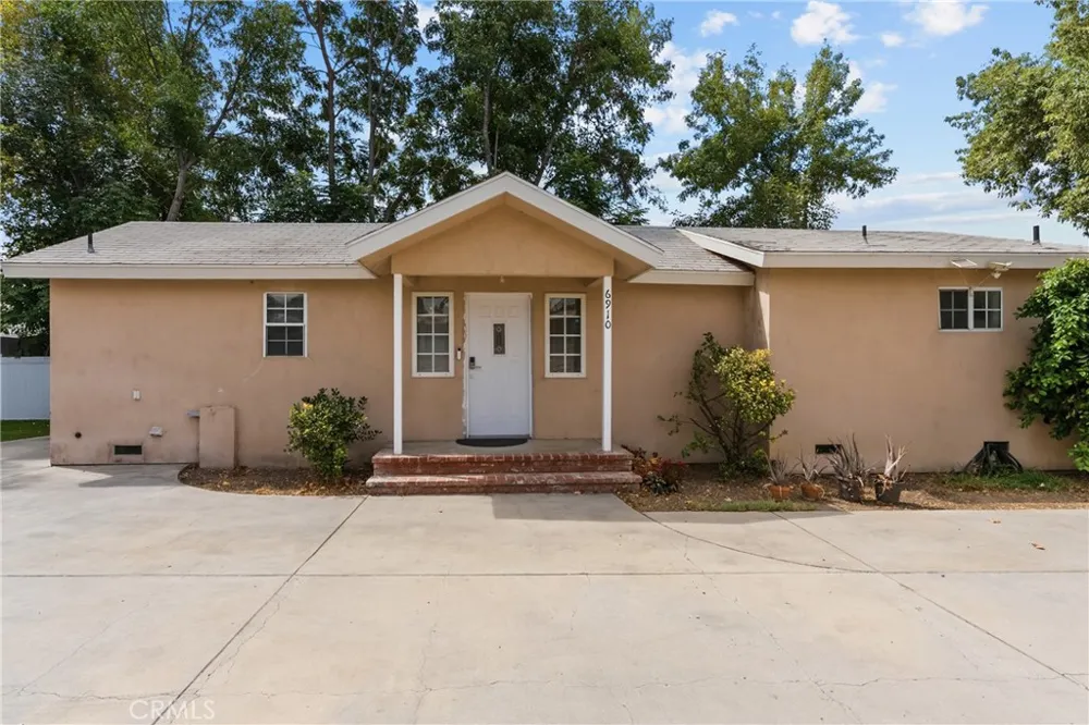 6910 Alabama Canoga Park, CA 91303