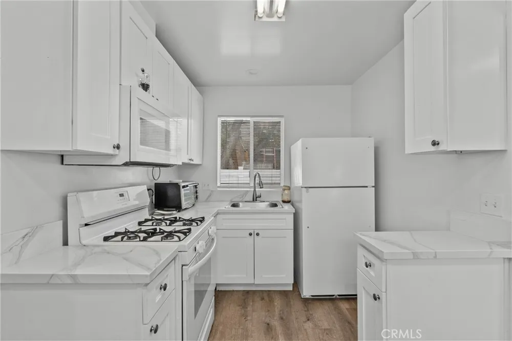 6910 Alabama Canoga Park, CA 91303