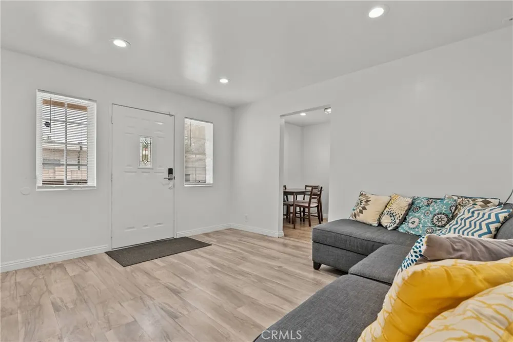6910 Alabama Canoga Park, CA 91303