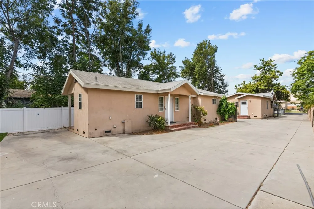 6910 Alabama Canoga Park, CA 91303