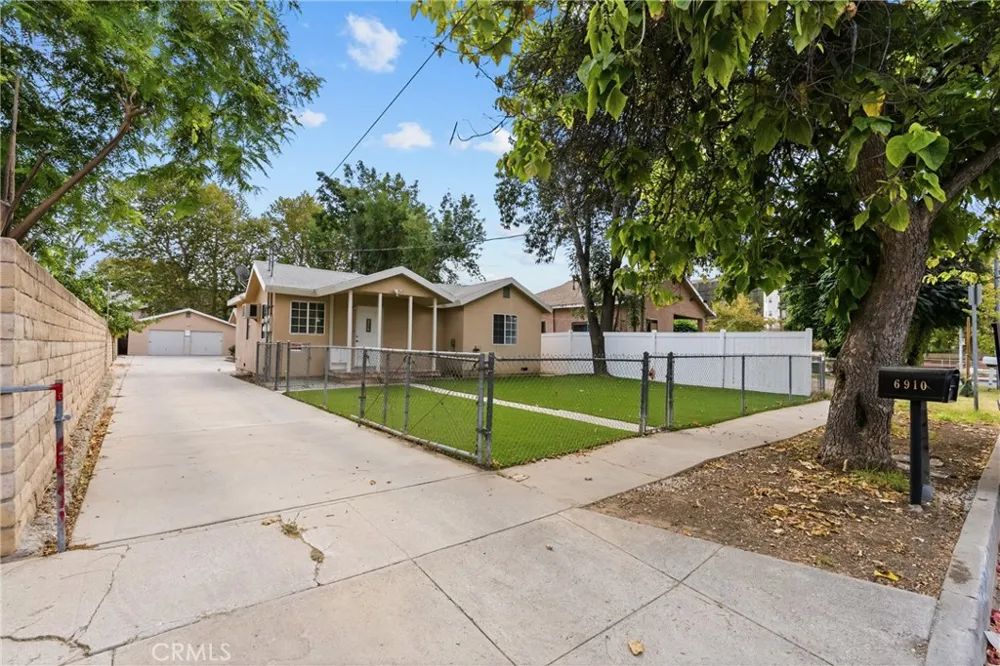 6910 Alabama Canoga Park, CA 91303