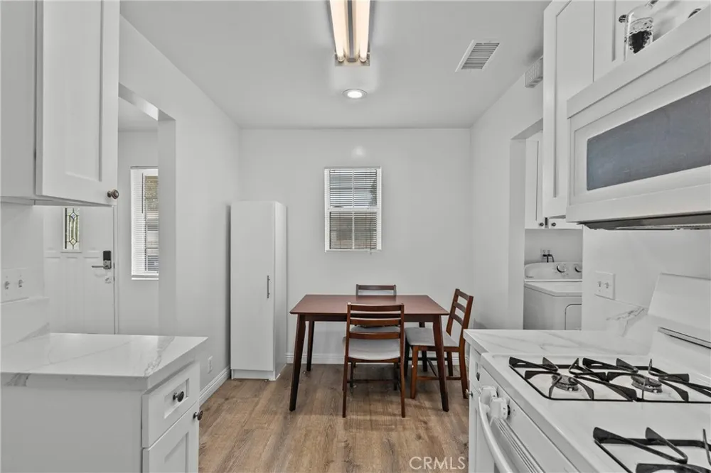 6910 Alabama Canoga Park, CA 91303