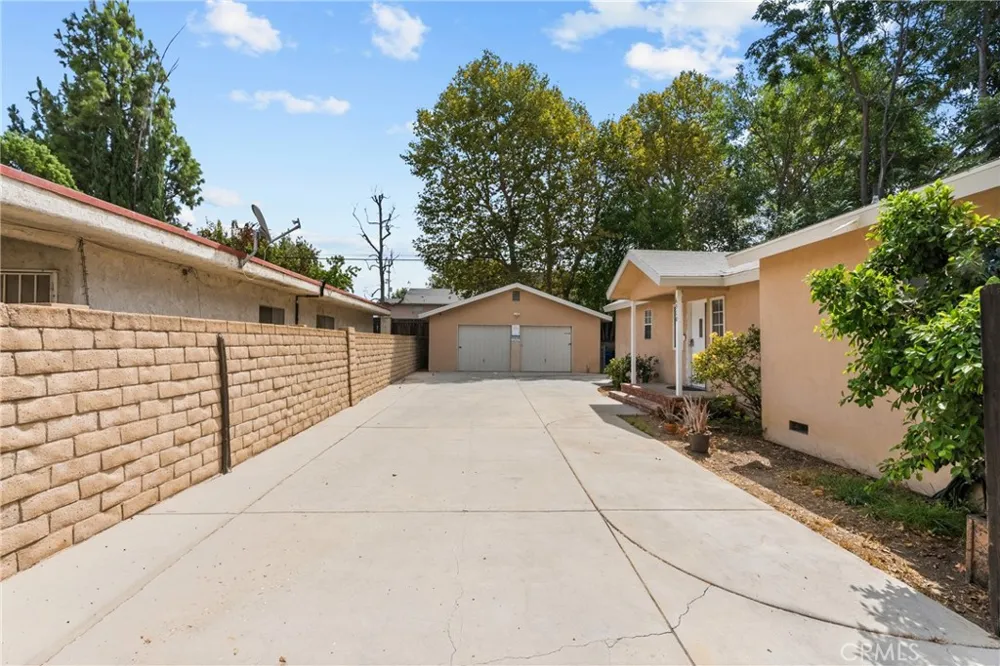 6910 Alabama Canoga Park, CA 91303