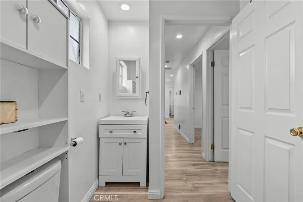 6910 Alabama Canoga Park, CA 91303