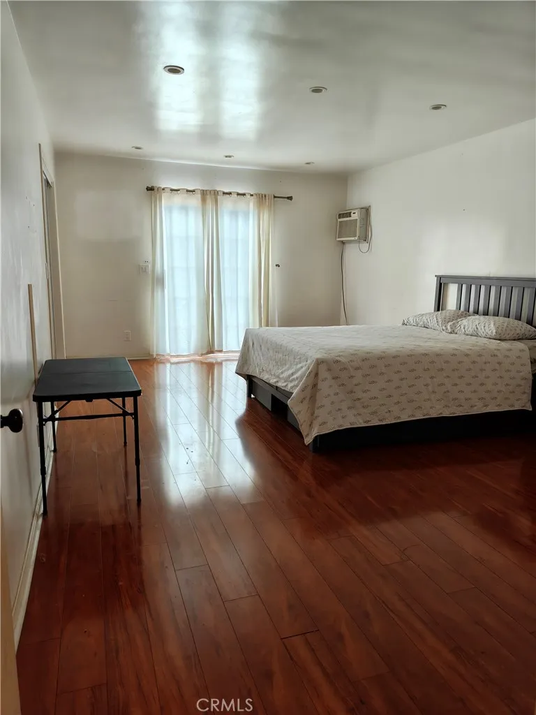 10537 Encino Ave Granada Hills, CA 91344