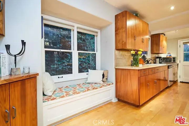 2597 Dearborn Drive Los Angeles, CA 90068