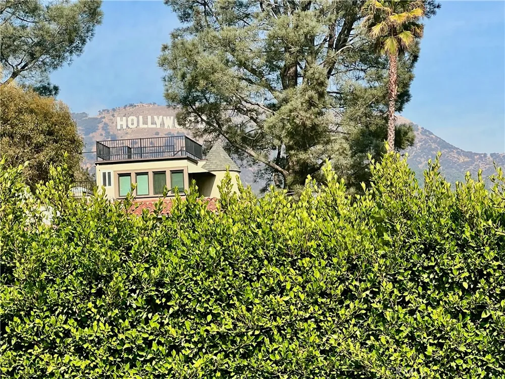 2597 Dearborn Drive Los Angeles, CA 90068