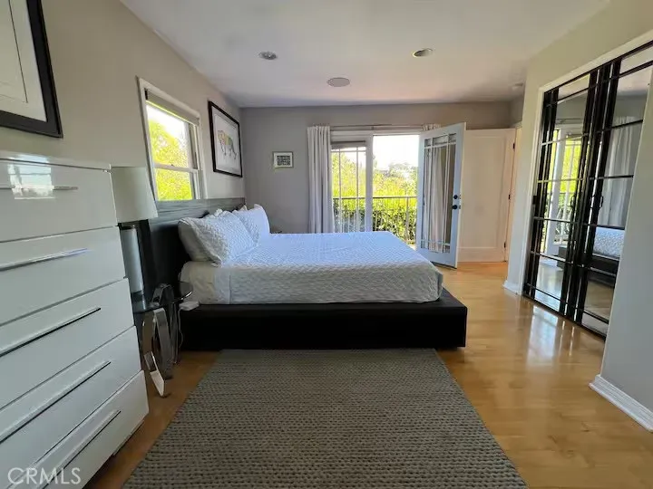 2597 Dearborn Drive Los Angeles, CA 90068