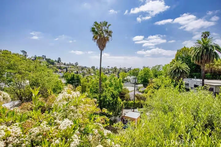 2597 Dearborn Drive Los Angeles, CA 90068