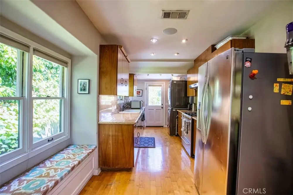 2597 Dearborn Drive Los Angeles, CA 90068