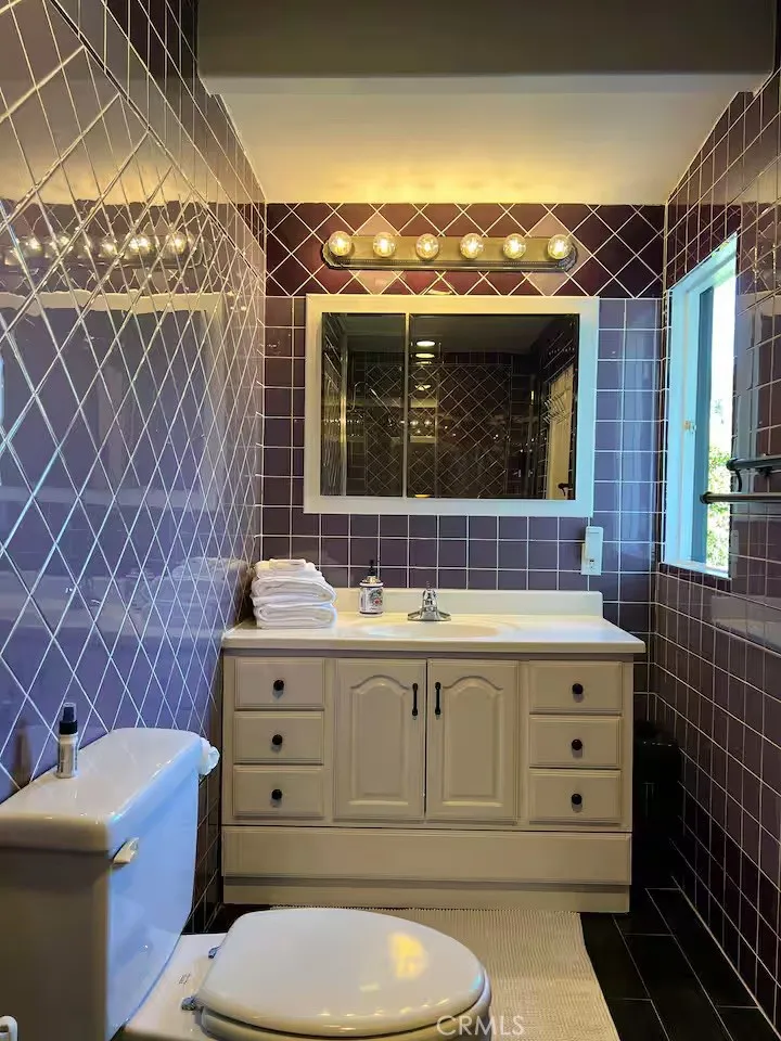 2597 Dearborn Drive Los Angeles, CA 90068