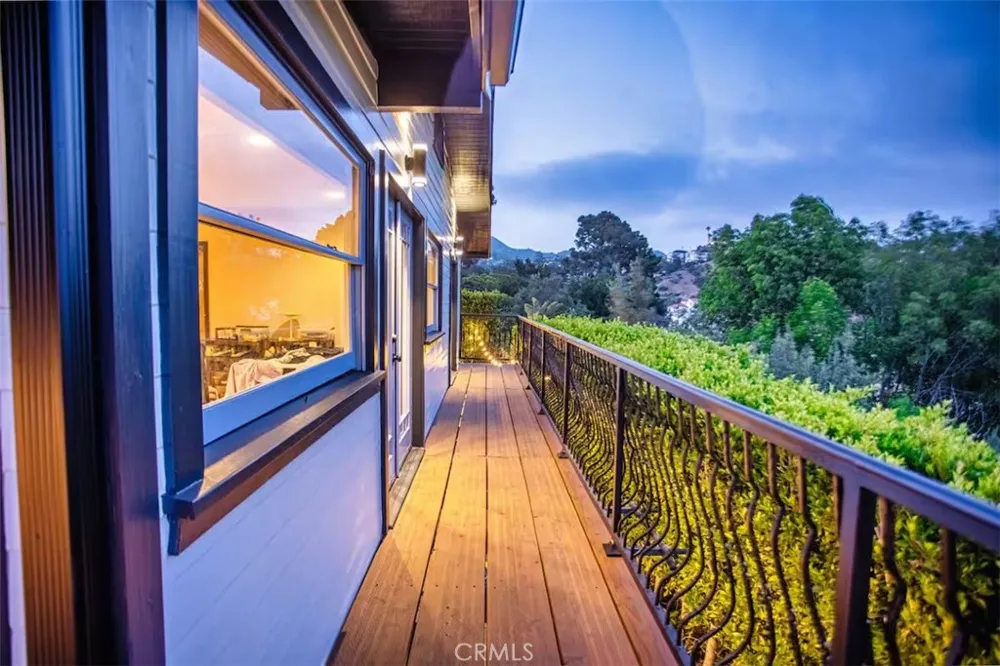 2597 Dearborn Drive Los Angeles, CA 90068
