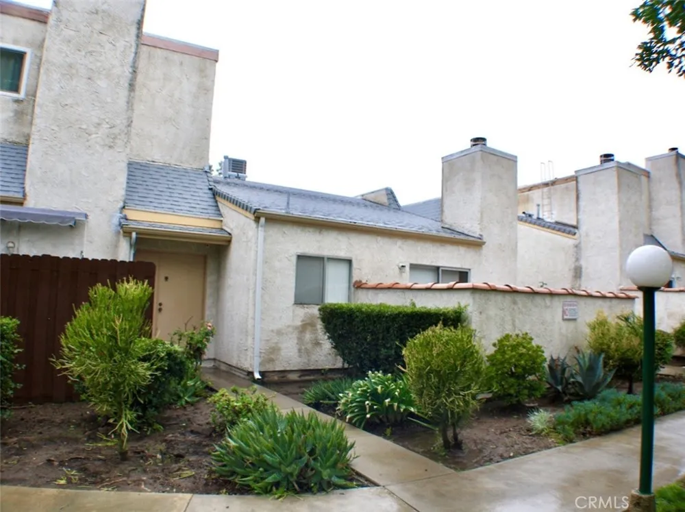 21015 Gresham Canoga Park, CA 91304