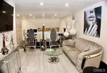 21015 Gresham Canoga Park, CA 91304