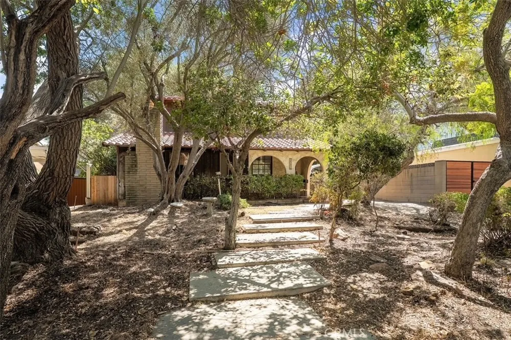 26430 Ozone Harbor City, CA 90710