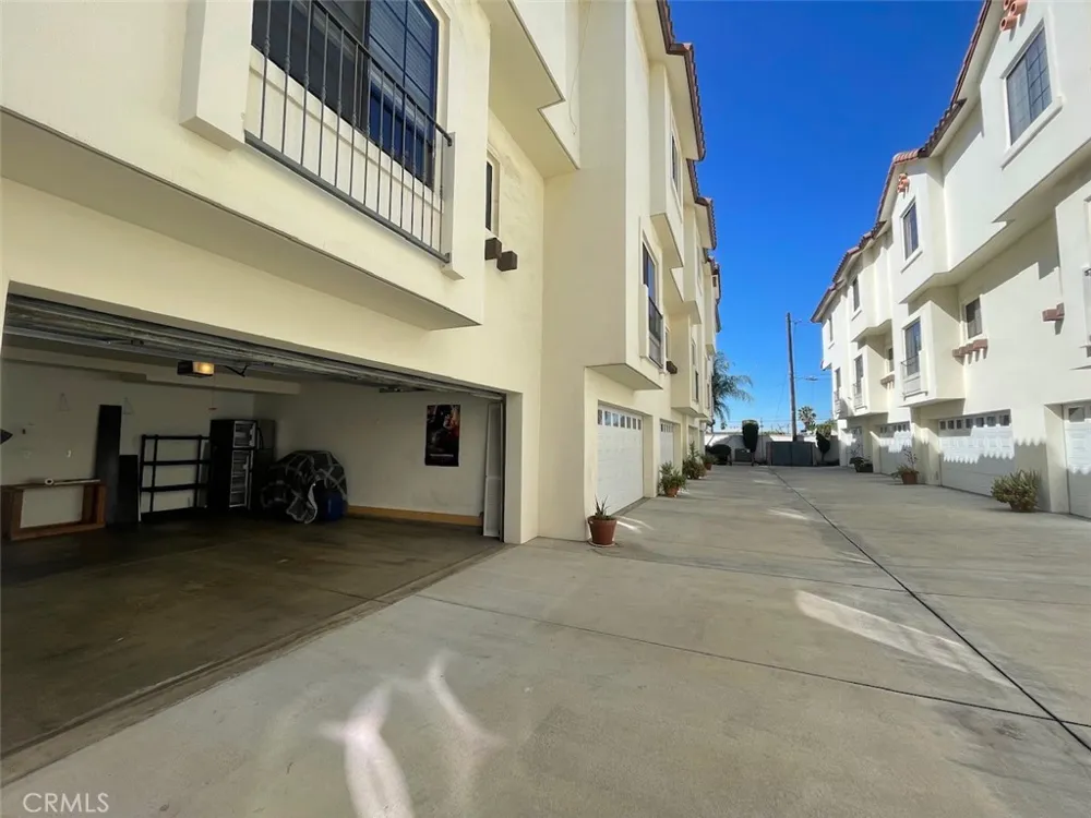 1075 N. Maclay Avenue #25 San Fernando, CA 91340