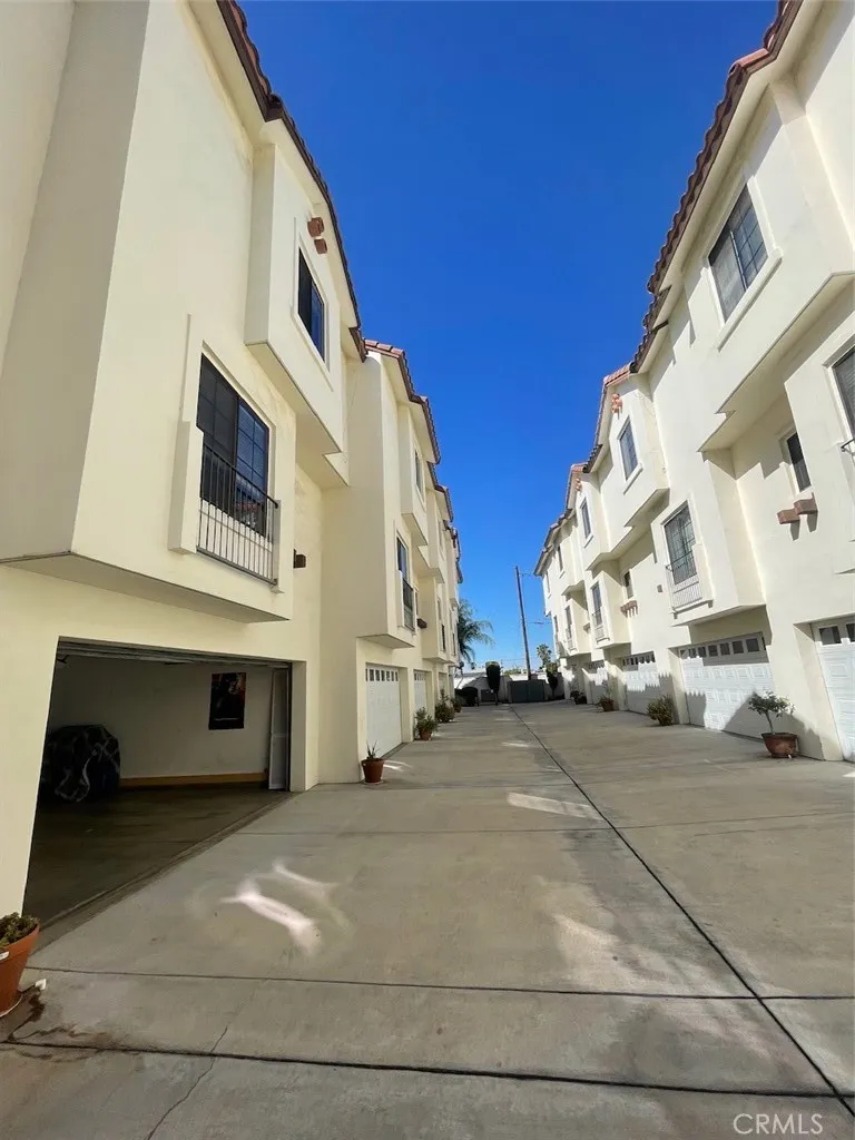 1075 N. Maclay Avenue #25 San Fernando, CA 91340