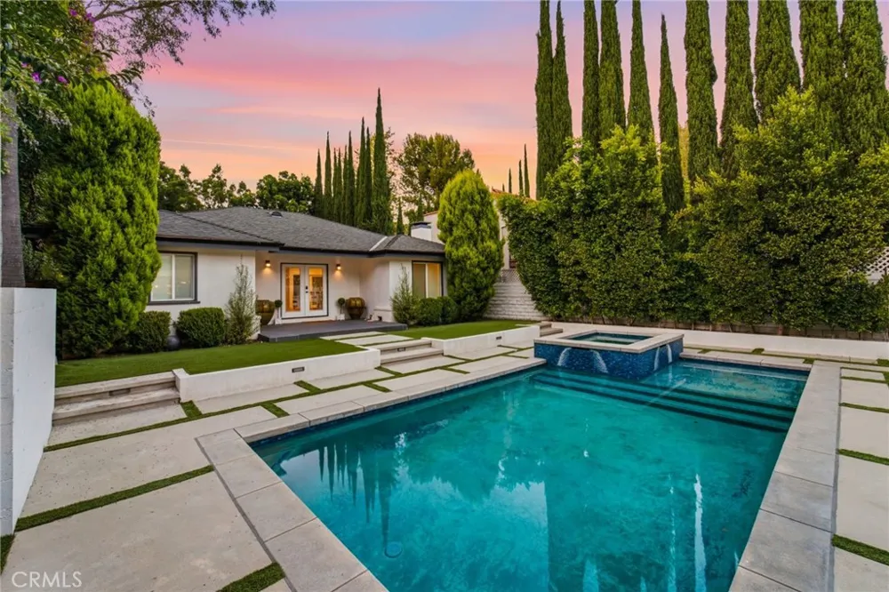 13135 Chandler Boulevard Sherman Oaks, CA 91401