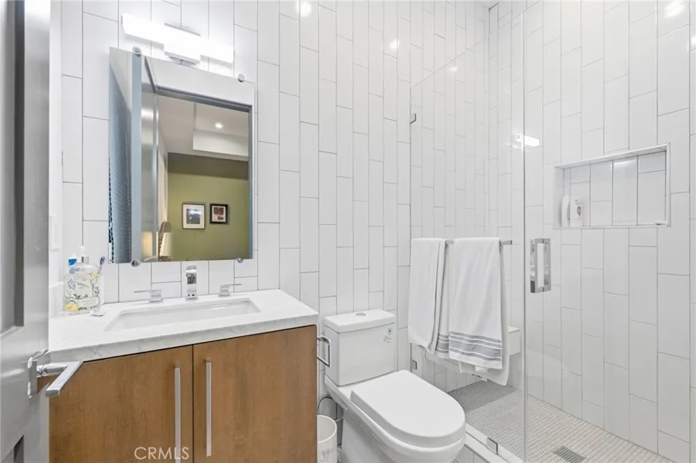 13135 Chandler Boulevard Sherman Oaks, CA 91401