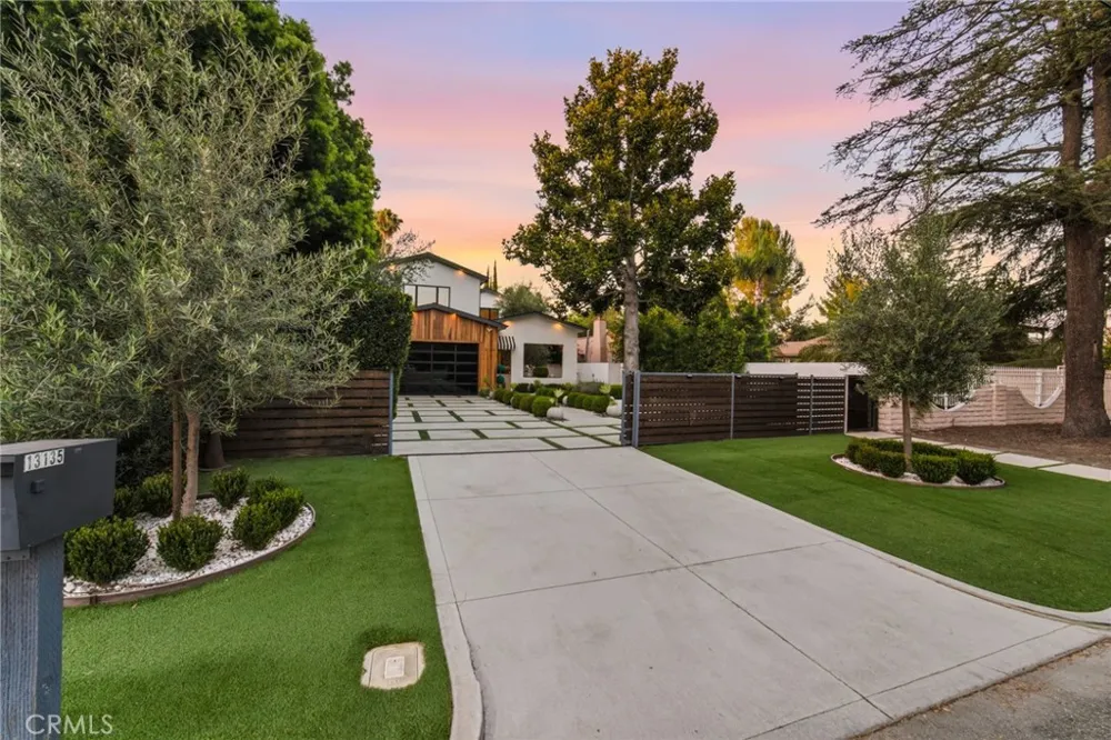 13135 Chandler Boulevard Sherman Oaks, CA 91401