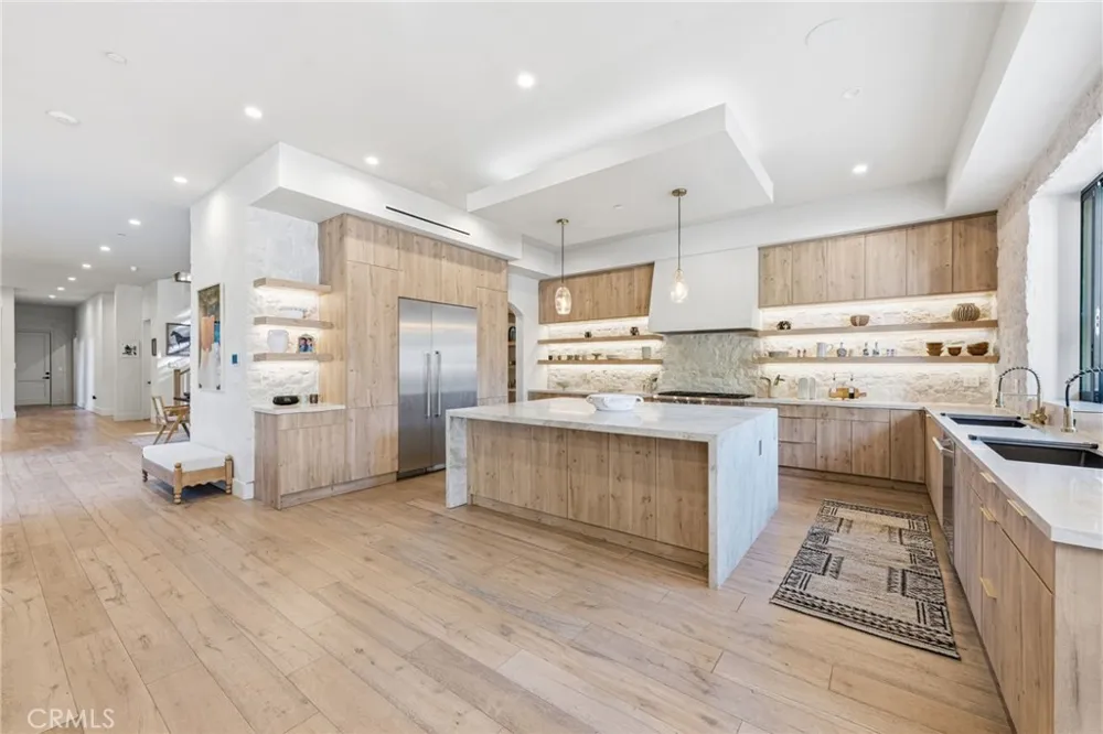 13135 Chandler Boulevard Sherman Oaks, CA 91401