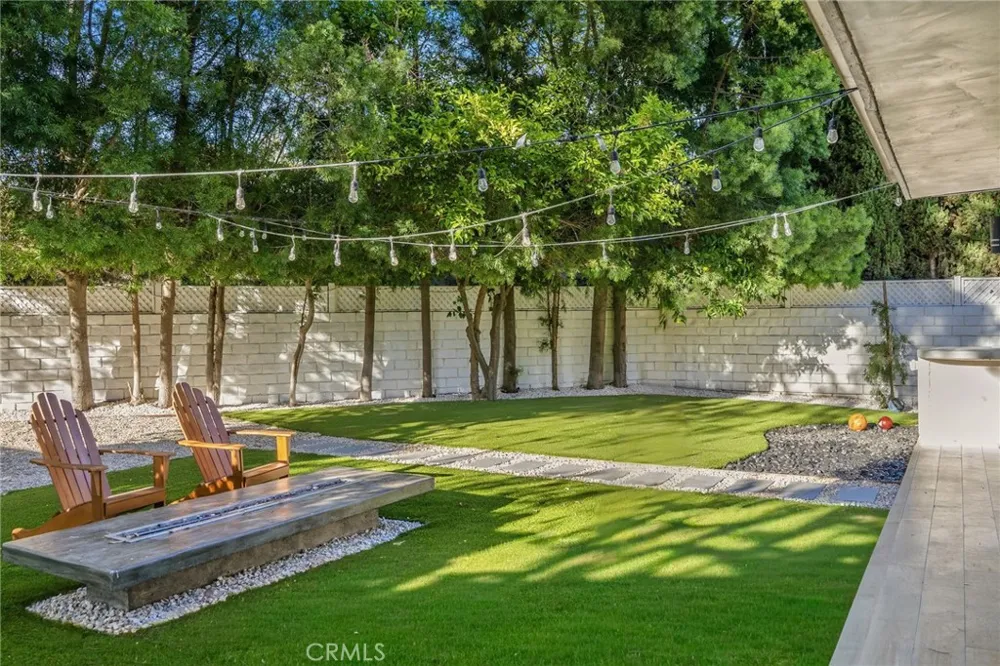 13135 Chandler Boulevard Sherman Oaks, CA 91401