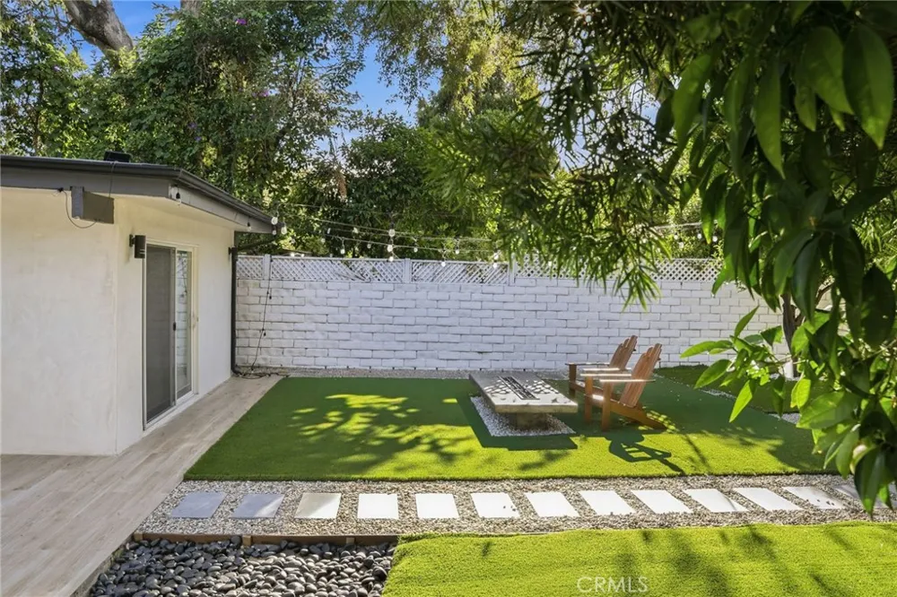 13135 Chandler Boulevard Sherman Oaks, CA 91401