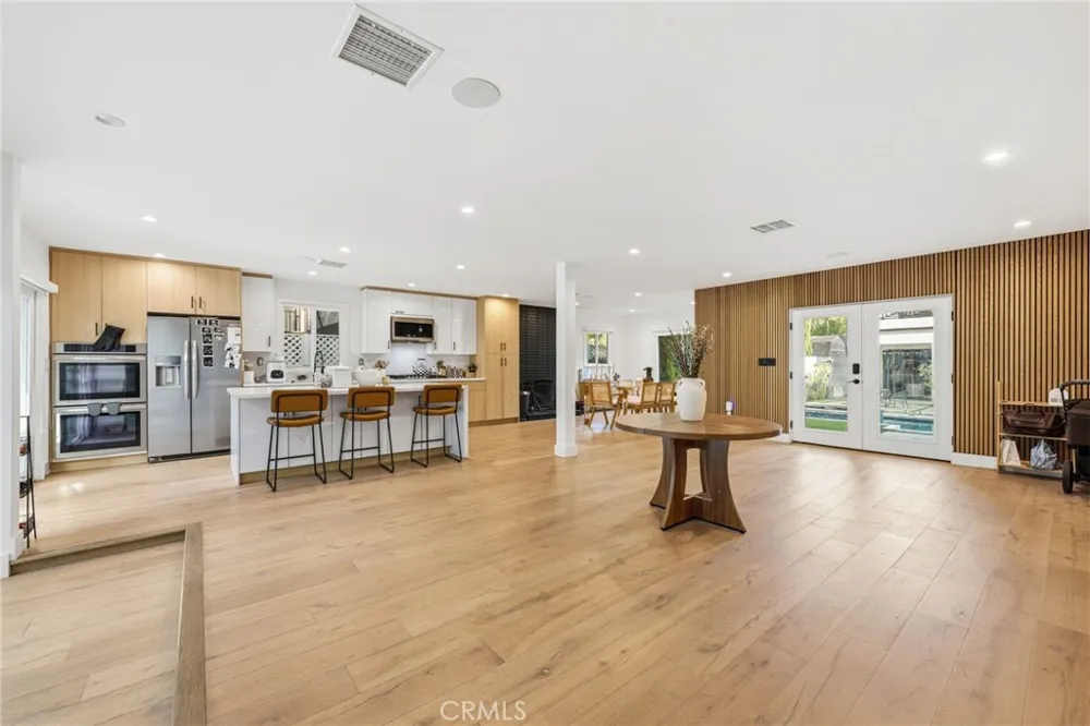 13135 Chandler Boulevard Sherman Oaks, CA 91401