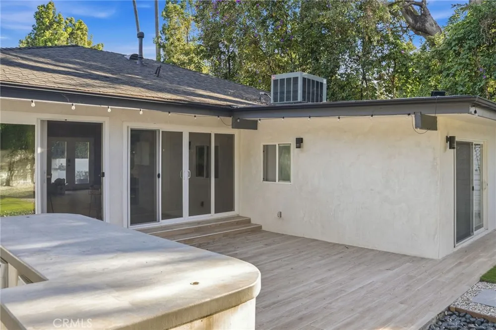 13135 Chandler Boulevard Sherman Oaks, CA 91401