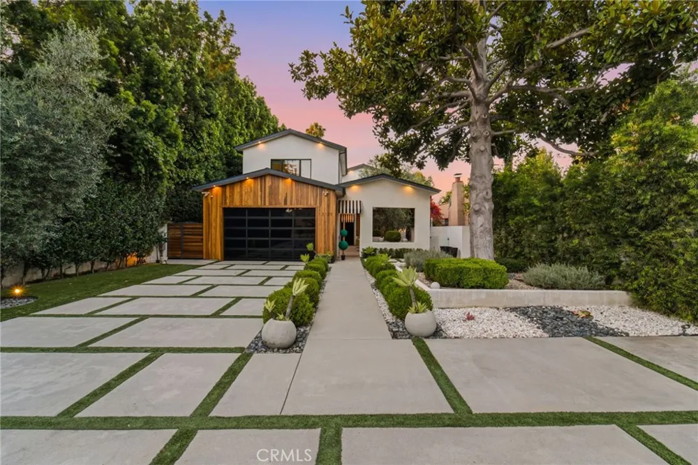13135 Chandler Boulevard Sherman Oaks, CA 91401