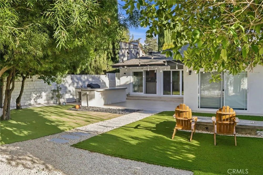 13135 Chandler Boulevard Sherman Oaks, CA 91401