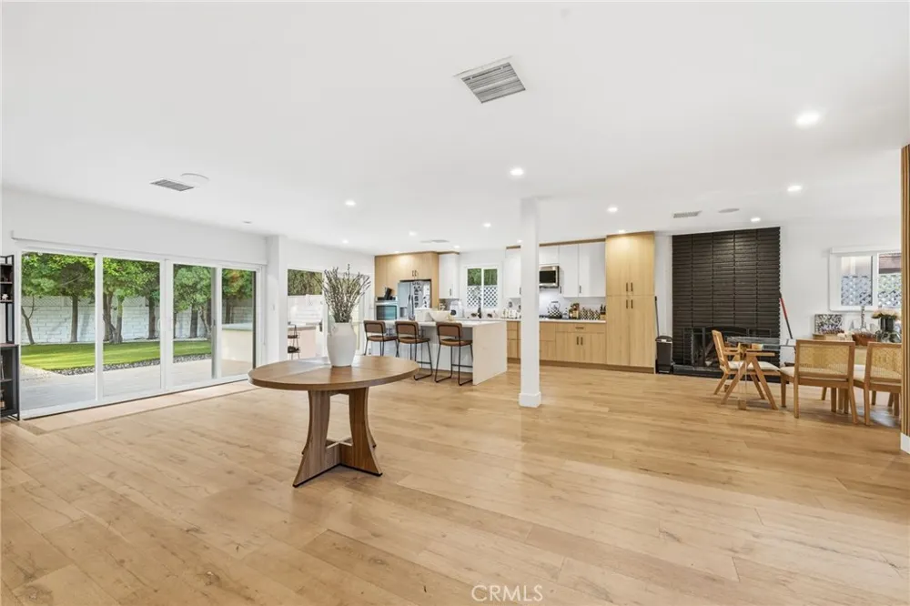 13135 Chandler Boulevard Sherman Oaks, CA 91401