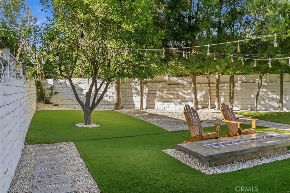 13135 Chandler Boulevard Sherman Oaks, CA 91401