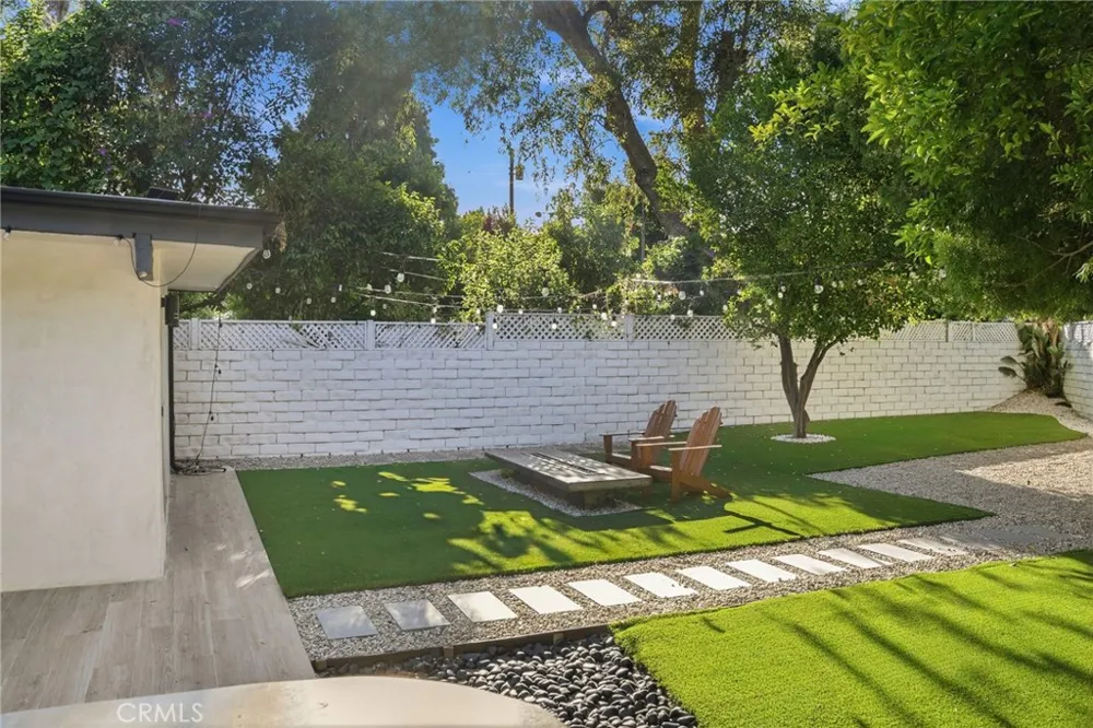 13135 Chandler Boulevard Sherman Oaks, CA 91401
