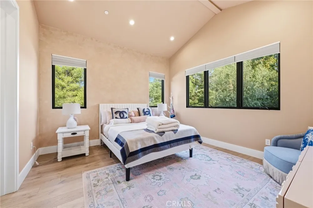 13135 Chandler Boulevard Sherman Oaks, CA 91401