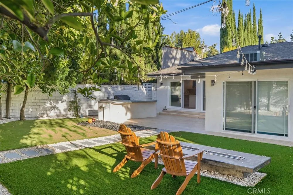 13135 Chandler Boulevard Sherman Oaks, CA 91401
