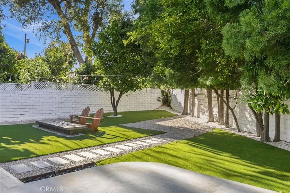 13135 Chandler Boulevard Sherman Oaks, CA 91401